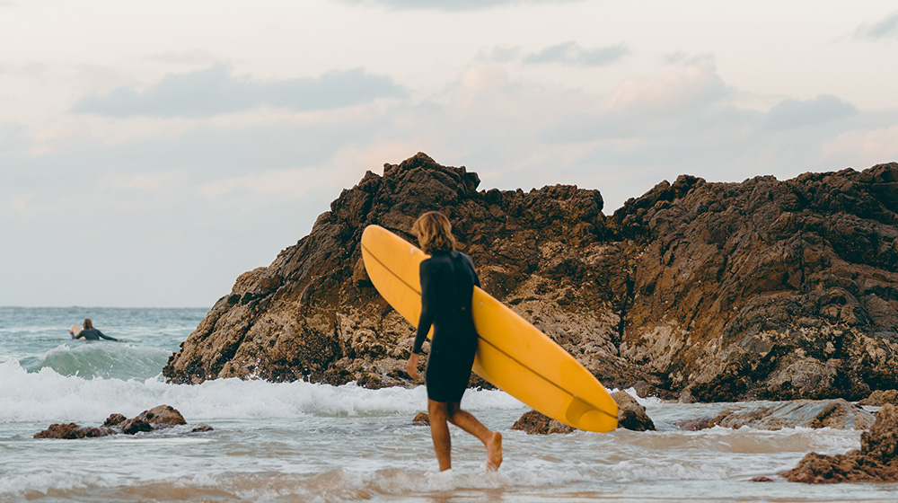 How to choose the right surfboard for you [2021]