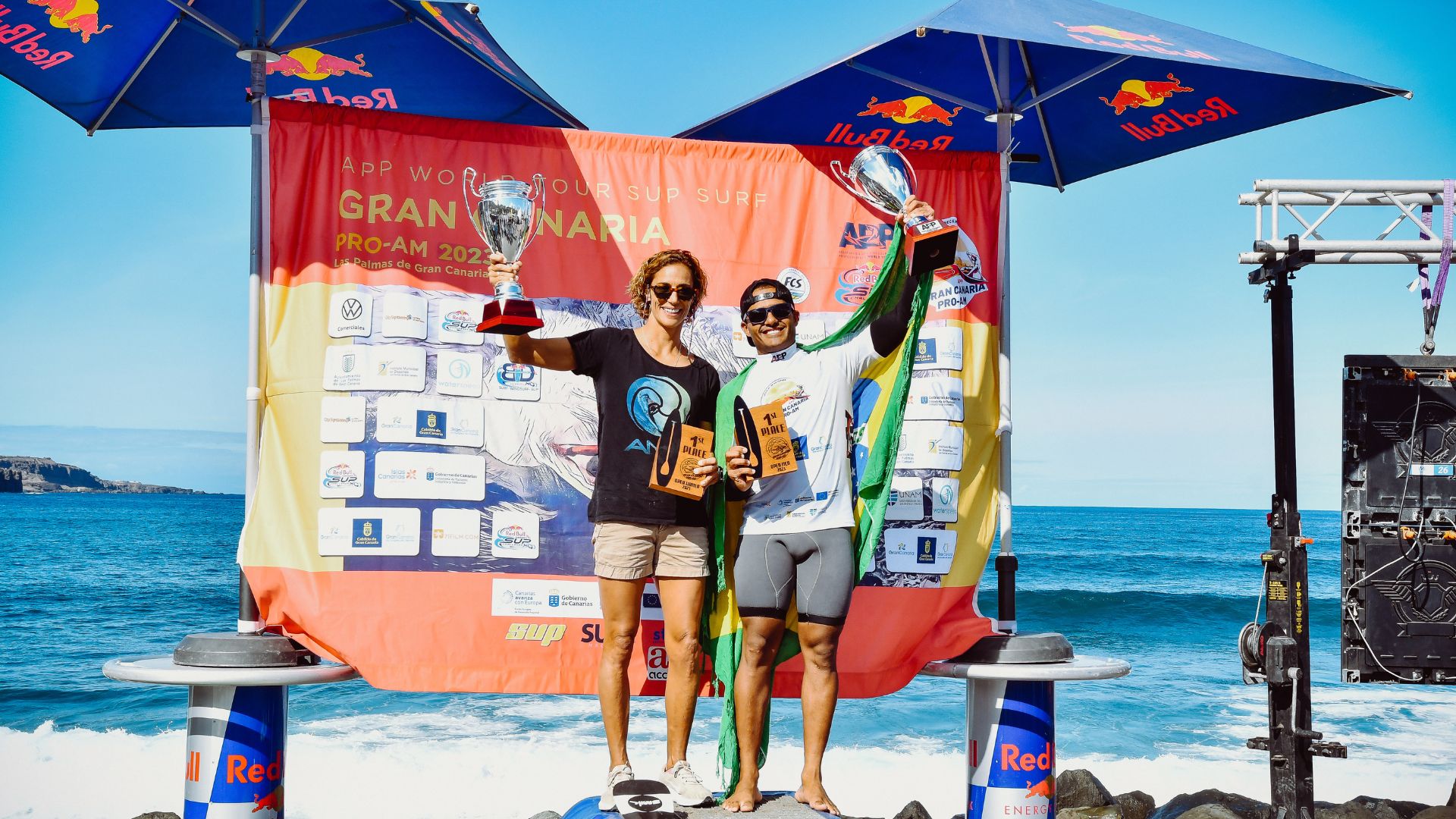 Iballa Moreno and Luis Diniz new Paddle Surf world kings