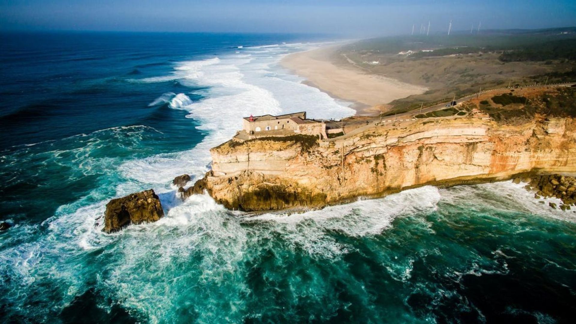  Waves in Nazaré: best season and where to see them 