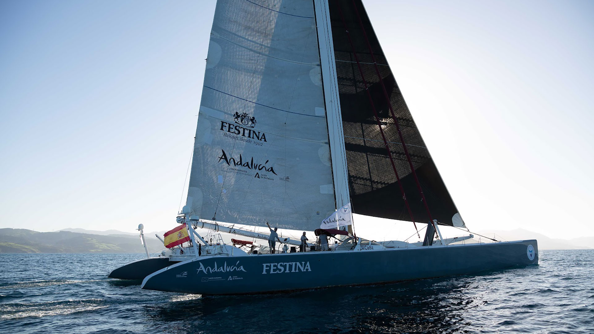 Alex Pella y Maxicat Victoria tras el récord en el Atlántico